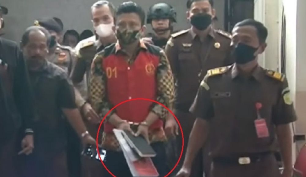 Pakai Rompi Tahanan Ferdy Sambo Hadir Di Pn Jaksel Dengan Tangan